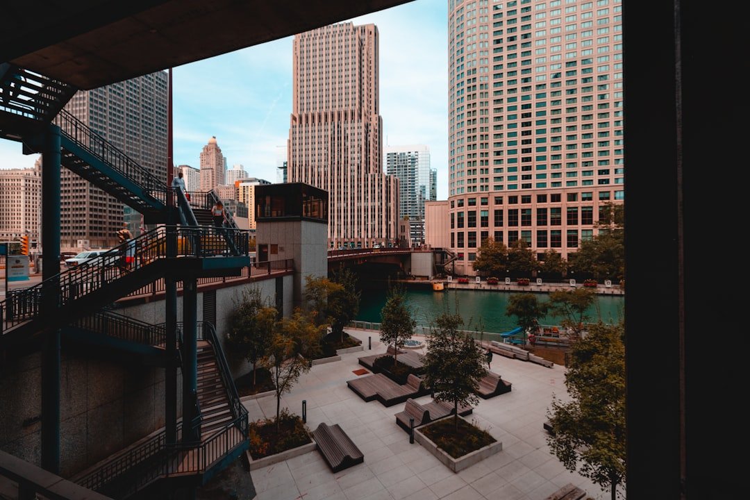 Cloud Architect Salary in Chicago 2026: Market Rates & Career Growth - comprehensive 2026 data and analysis