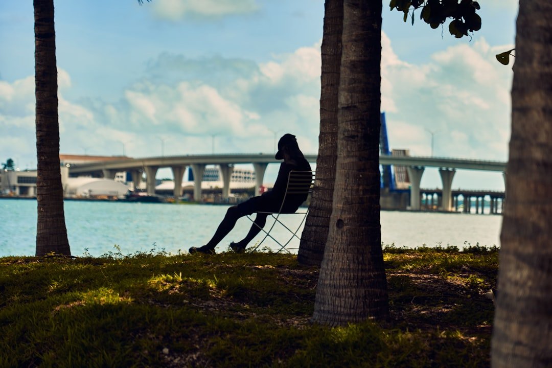 Software Engineer salary in Miami - Photo by Cody Nottingham on Unsplash