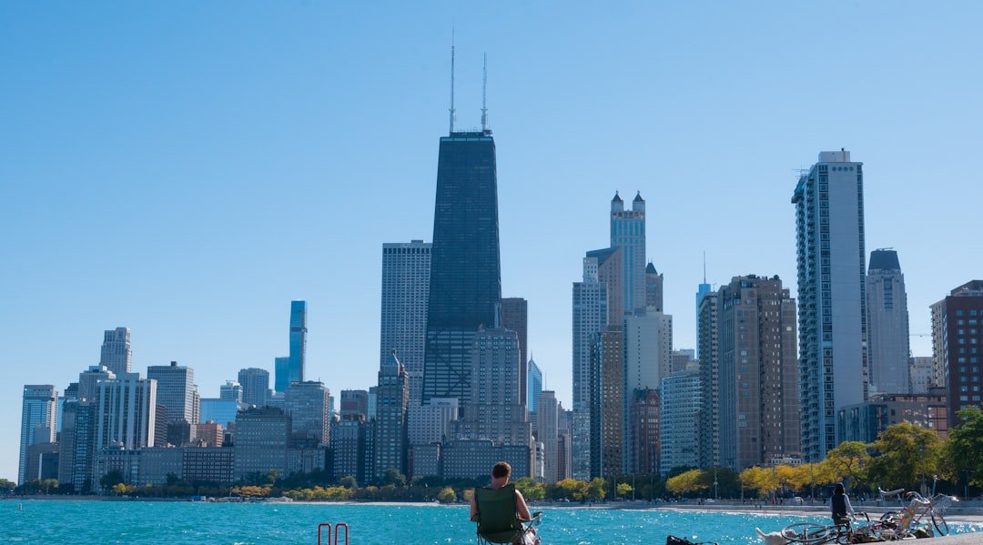 Staff Software Engineer salary in Chicago - Photo by Dylan LaPierre on Unsplash